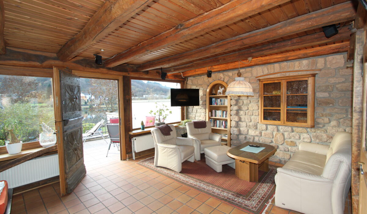 Wohnzimmer mit Ledergarnitur